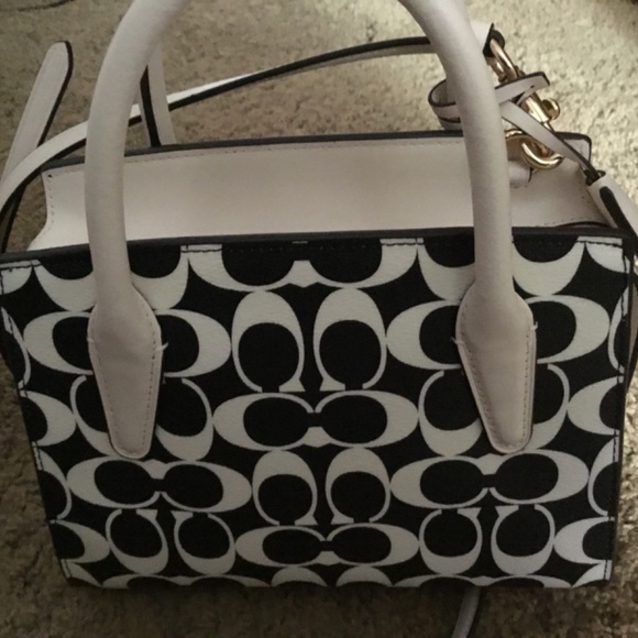 Handbag - Picture 2 of 6